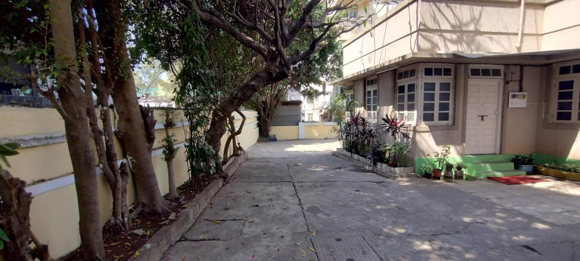 Madhav Bhavan Guest House Pune Exteriör bild